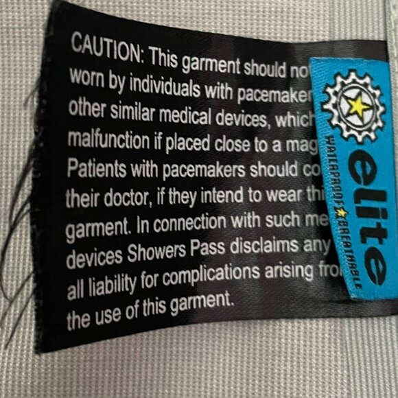 Women's Red L Showers Pass Cycling Rain Jacket - Picture 6 of 7